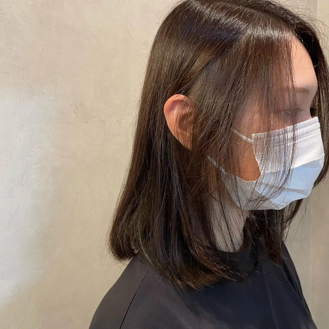 ミディアム カラー アッシュ ベージュカラー 透明感カラー シルバー 🍮中山詩乃🍮顔 まわりデザイン◎のヘアスタイル