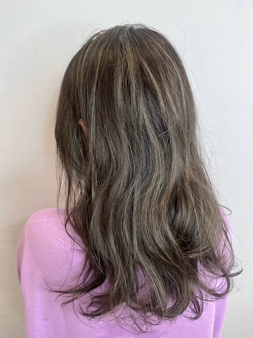 カラー ハイライトカラー 坂井 まりんのヘアスタイル