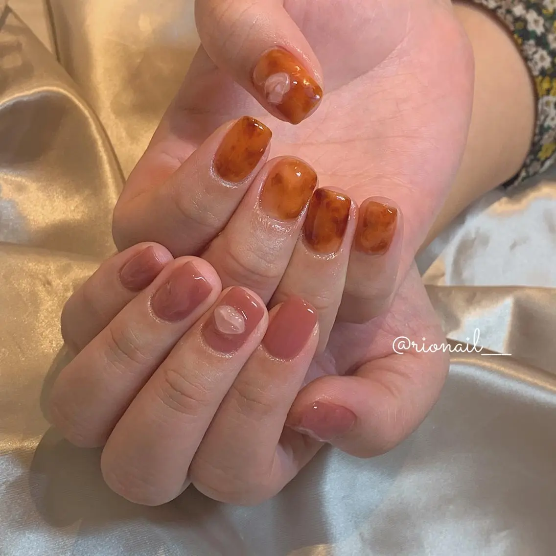 ネイル アートネイル ハンドネイル 𝘙𝘪𝘰𝘯𝘢 ...🕯🤍のネイルデザイン