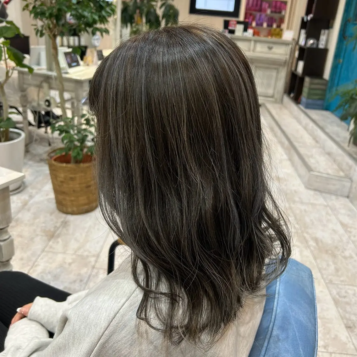 ミディアム カラー カット ヘアカラー トリートメント 🫧透け感⋆艶髪💎 山口アヤカのヘアスタイル