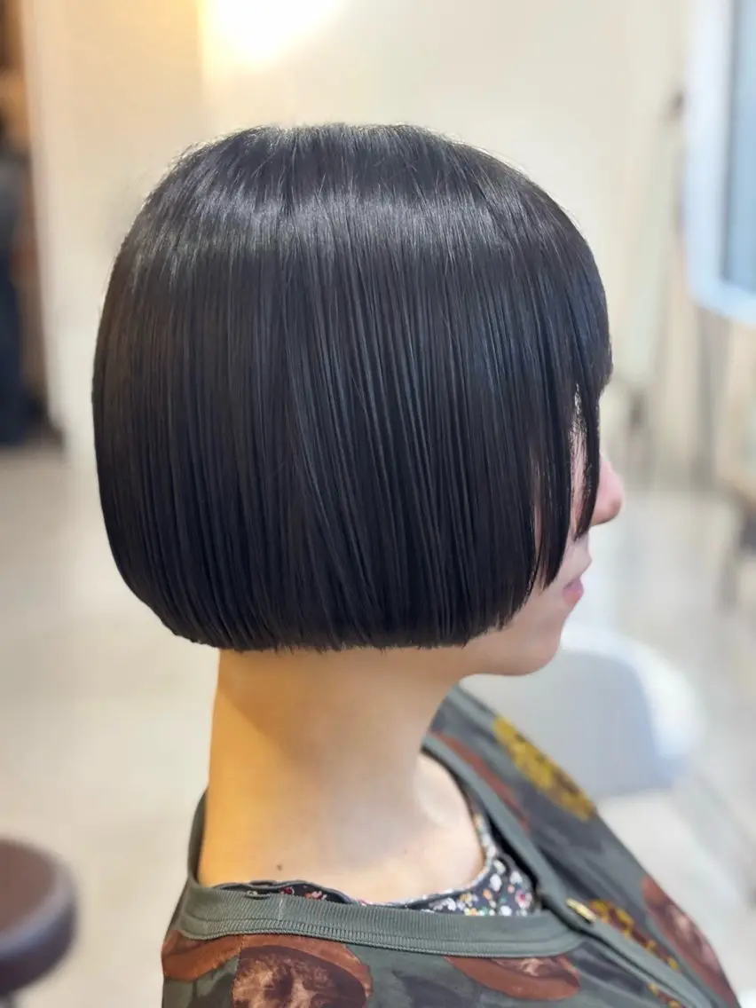 ショート 越坂部 桃子のヘアスタイル
