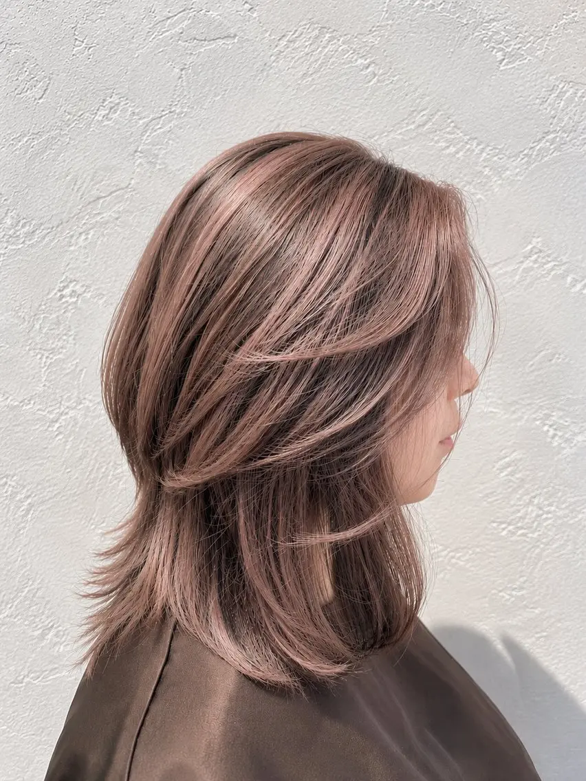 ミディアム T Akaneのヘアスタイル