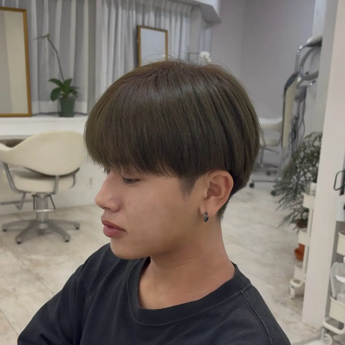 カラー メンズ グレージュ オリーブグレージュ オリーブグレー カット ヘアカラー 阿部 渓太のヘアスタイル
