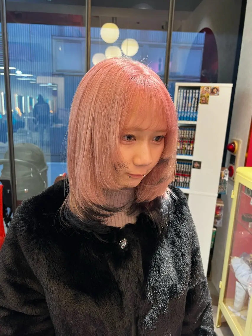 セミロング カラー ブロンド ピンクカラー ホワイトピンク レイヤーカット ヘアカラー box mico. mutsumiのヘアスタイル