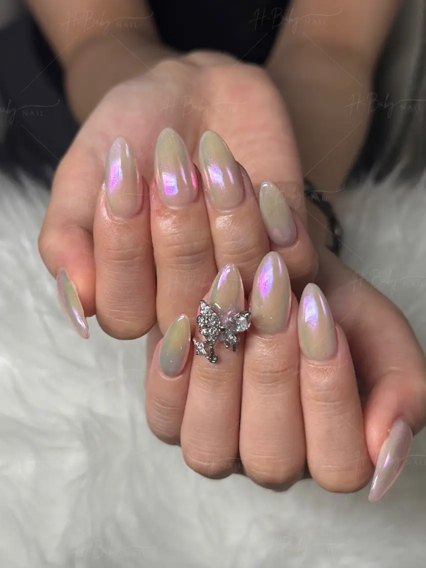 ネイル オーロラネイル フレンチネイル ジェルネイル ハロウィン キラキラネイル H.baby Nail Salonのネイルデザイン