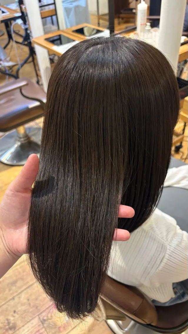 ミディアム カラー 折野 来菜のヘアスタイル
