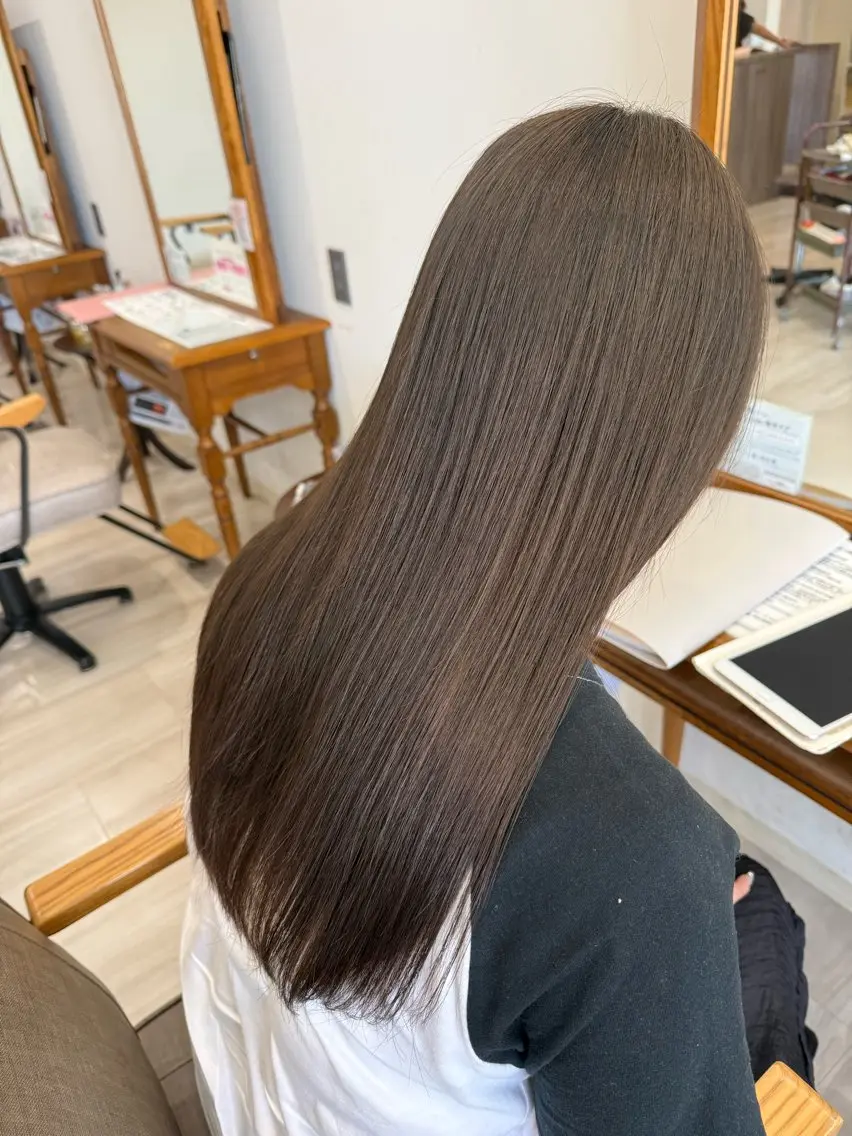ロング カラー 安田 里奈のヘアスタイル