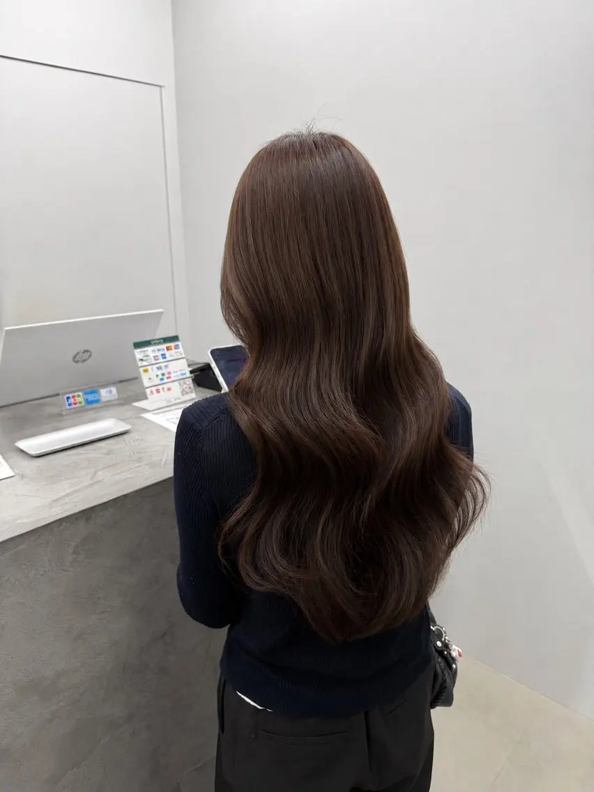 ロング ヘアカラー SARINA ROCCO3rdのヘアスタイル