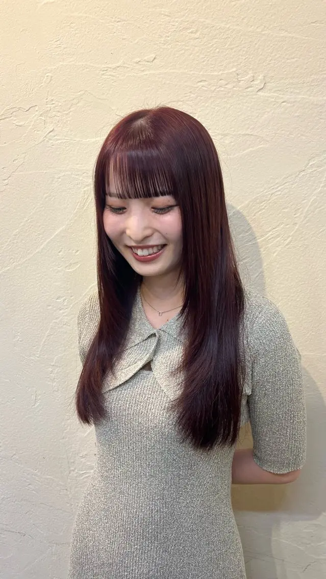 ロング カラー ボルドーカラー ハイレイヤー レイヤーカット 石黒 理々花のヘアスタイル