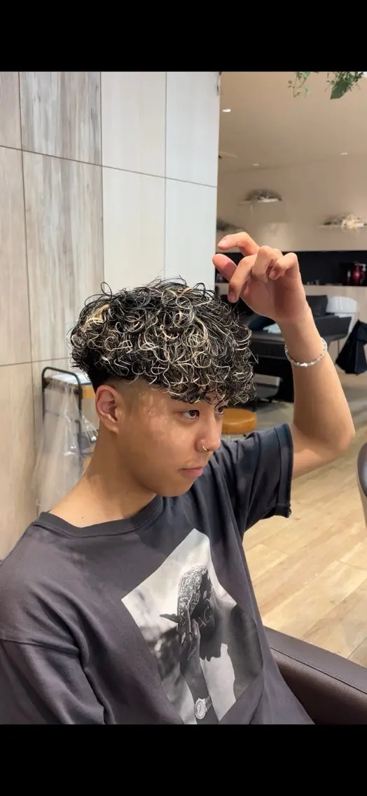 「🇪🇸✂️海外ヘアーにしたいメンズ1日1組限定‼️」カット➕ハイライト➕パーマの写真