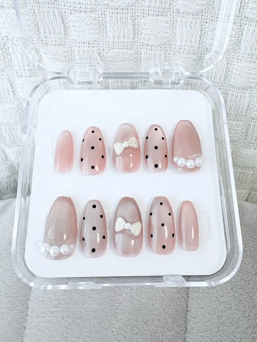 ネイル ドット マグネットネイル ピンク リボン シルバー ハンドネイル ✨韓国✨nail salonLumieのネイルデザイン