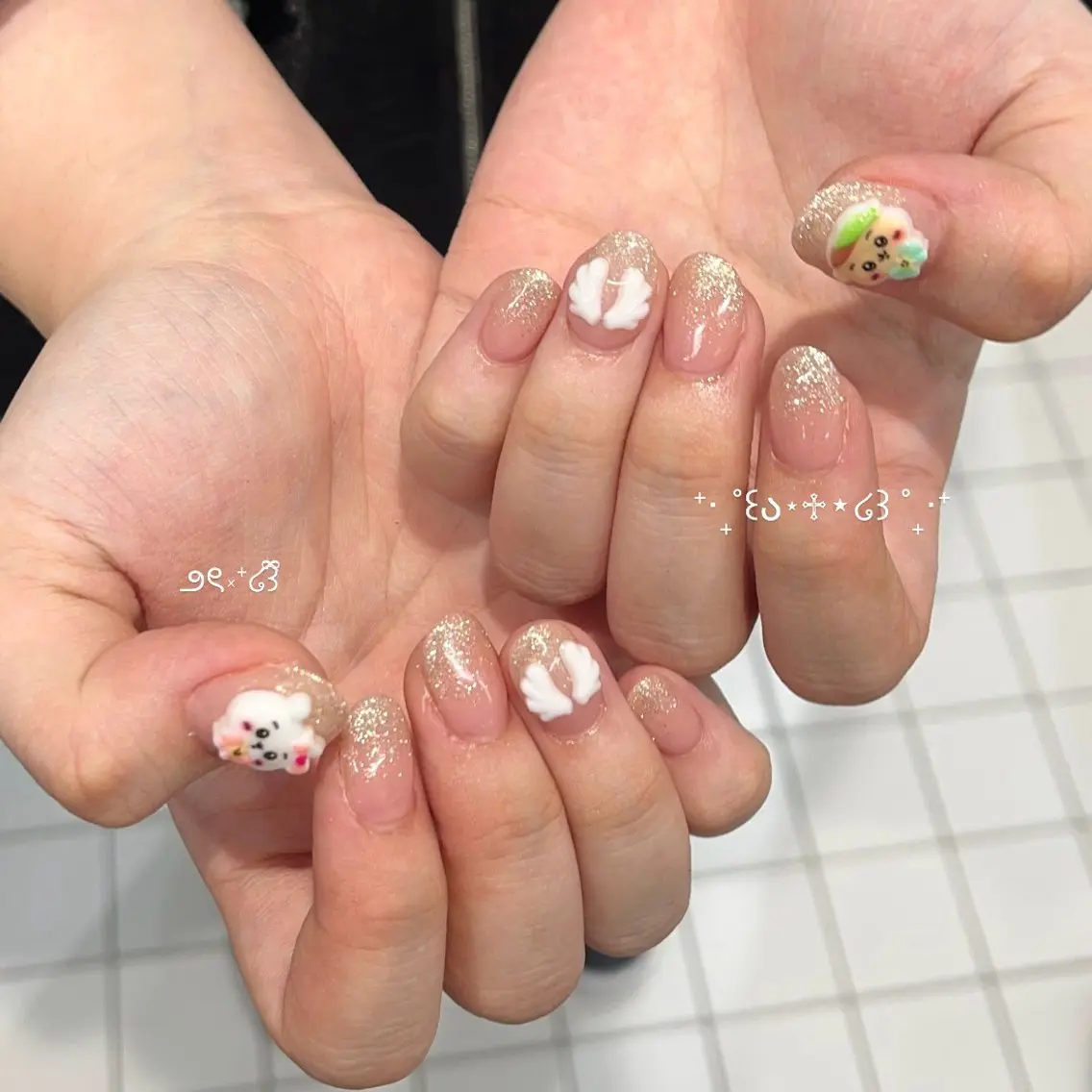 ネイル キラキラネイル リボン 冬ネイル ハンドネイル 横浜Nailist 𝜗𝜚春菜のネイルデザイン