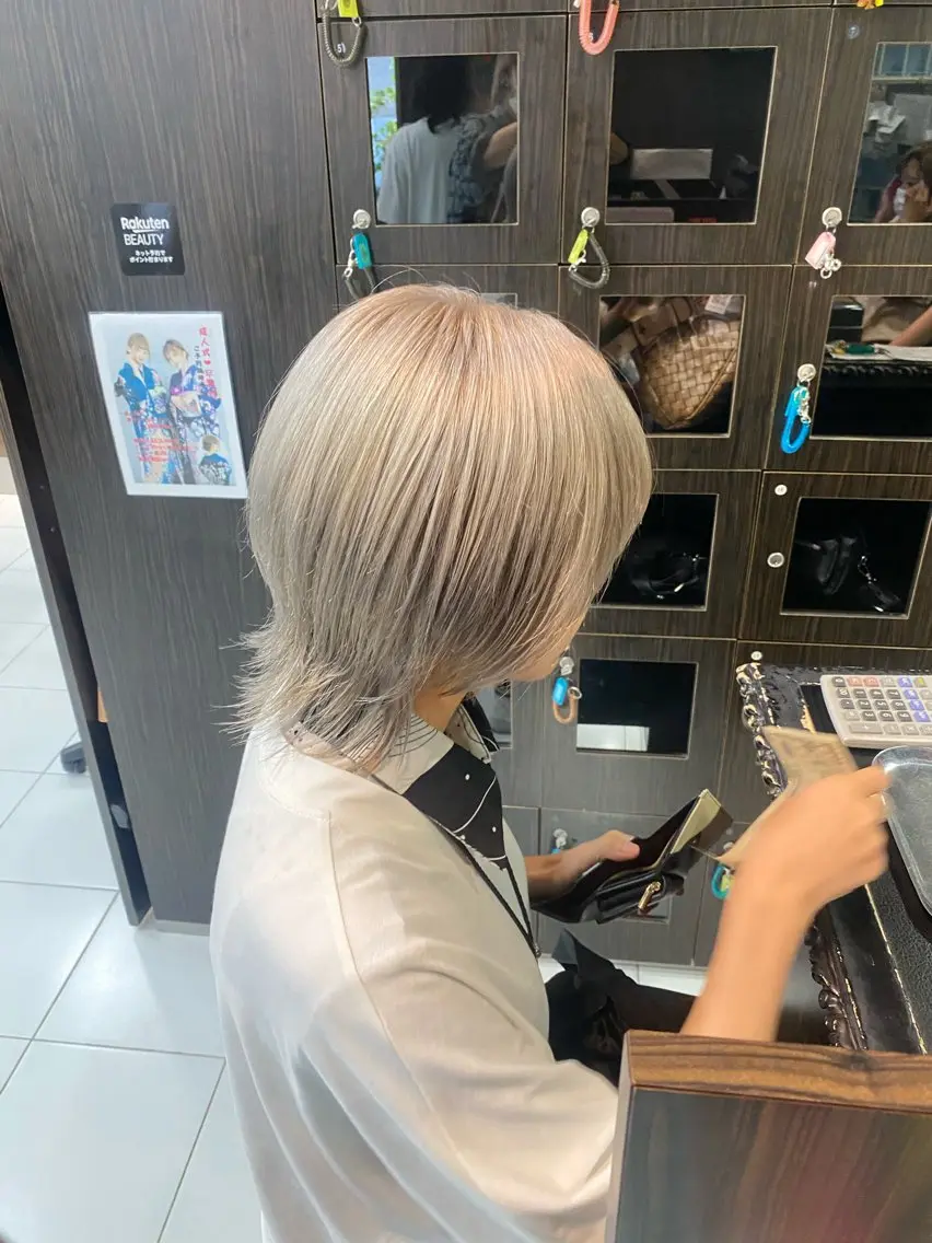 ショート カラー シルバー ウルフカット グレージュ達人/赤み 消し/ブリーチ/岩崎のヘアスタイル