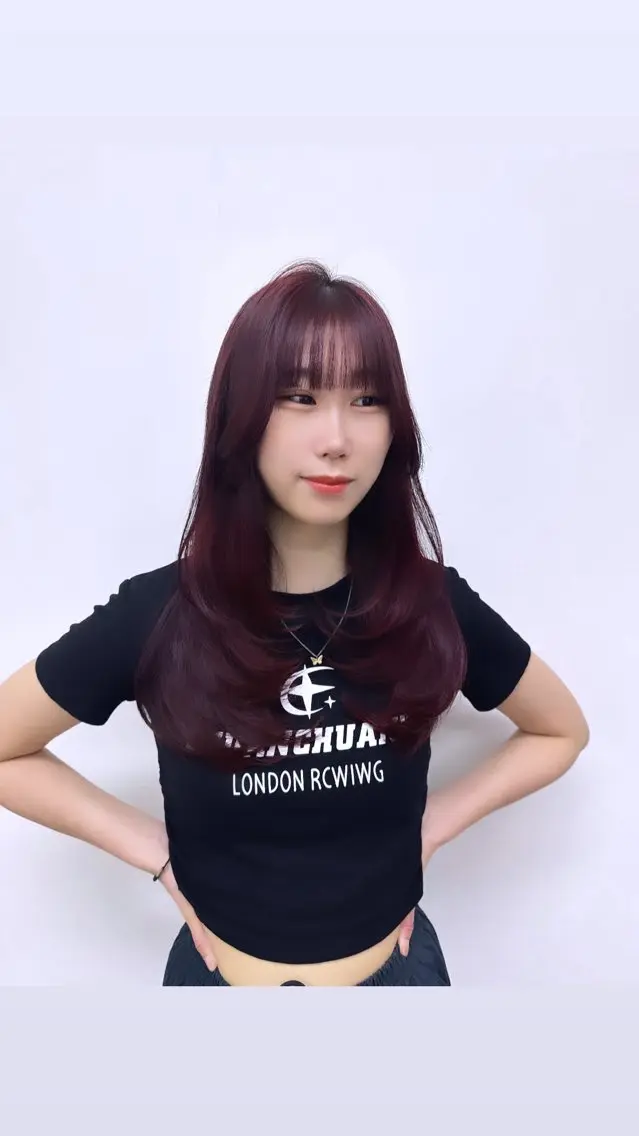 ロング カラー ヘアアレンジ レッドカラー 韓国風ヘア レイヤーカット カット ヘアカラー トリートメント 酸性縮毛矯正🧴韓国 レイヤー/髪質改善のヘアスタイル