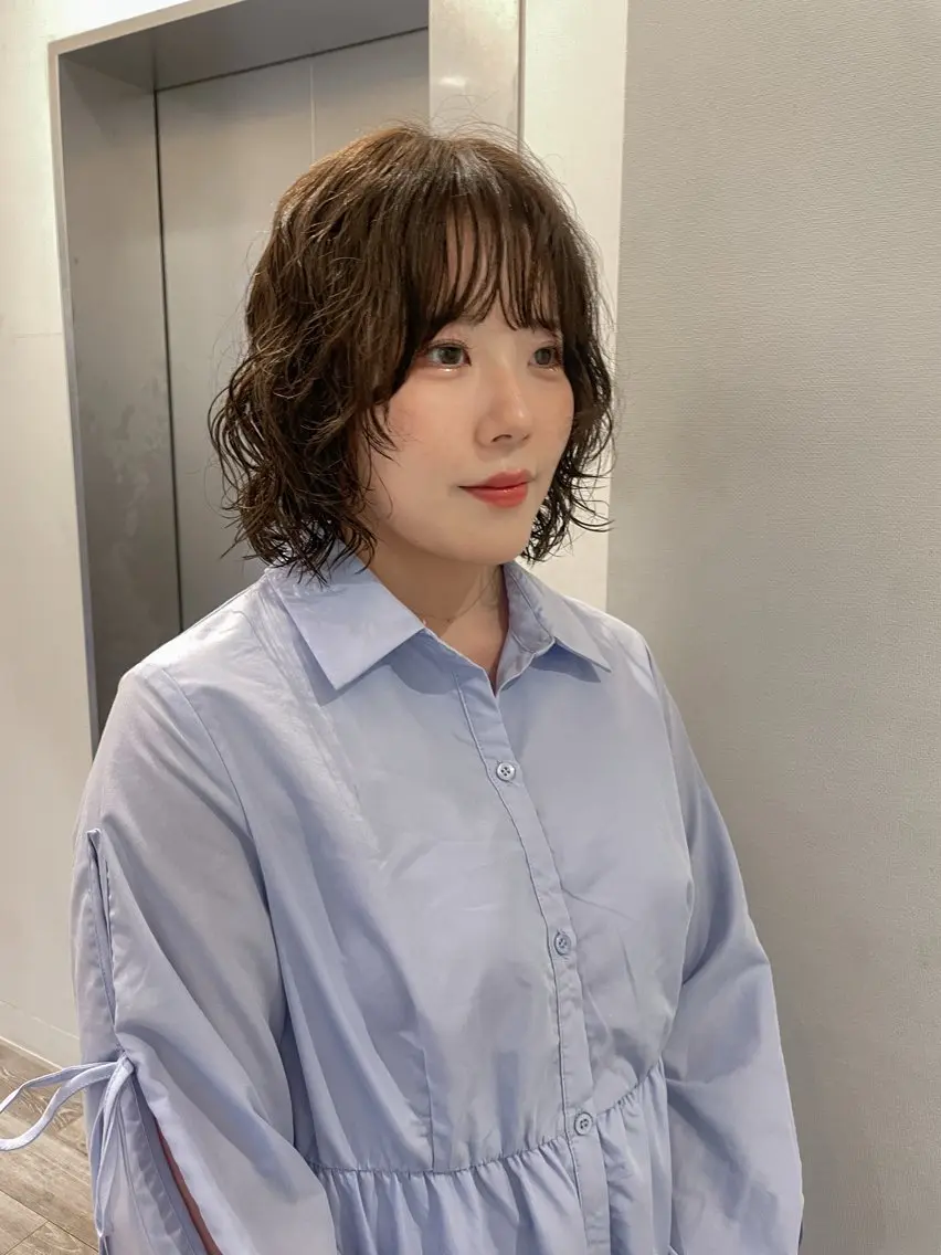 ミディアム パーマ ミディアムパーマ ボブ ニュアンスパーマ カット ヘアカラー パーマ 抜け感ボブ×パーマ ｜kazaneのヘアスタイル