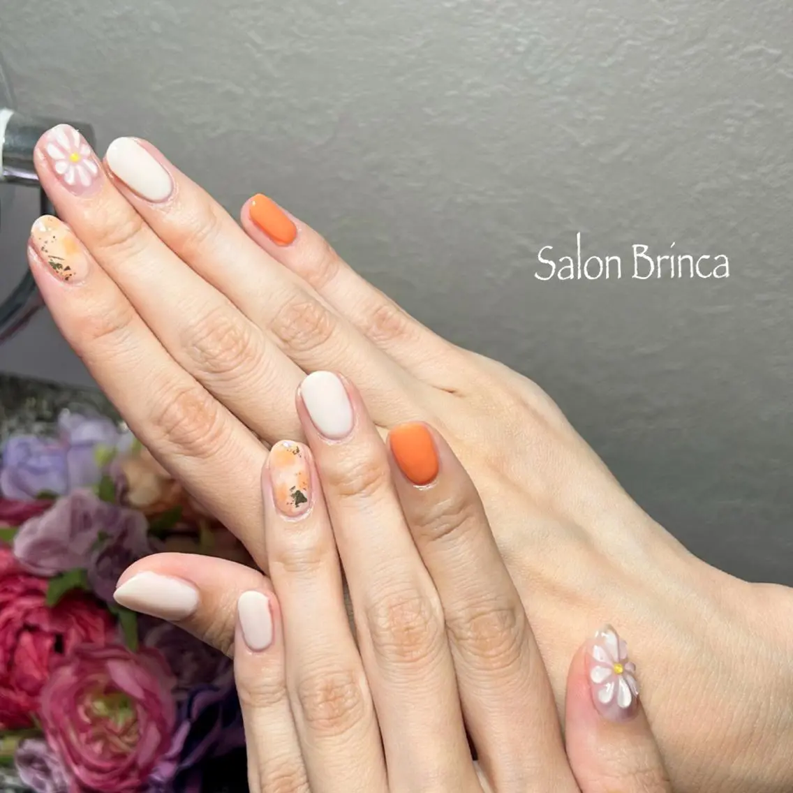 ネイル アートネイル オレンジ ホワイト Salon Brinca 中村のネイルデザイン