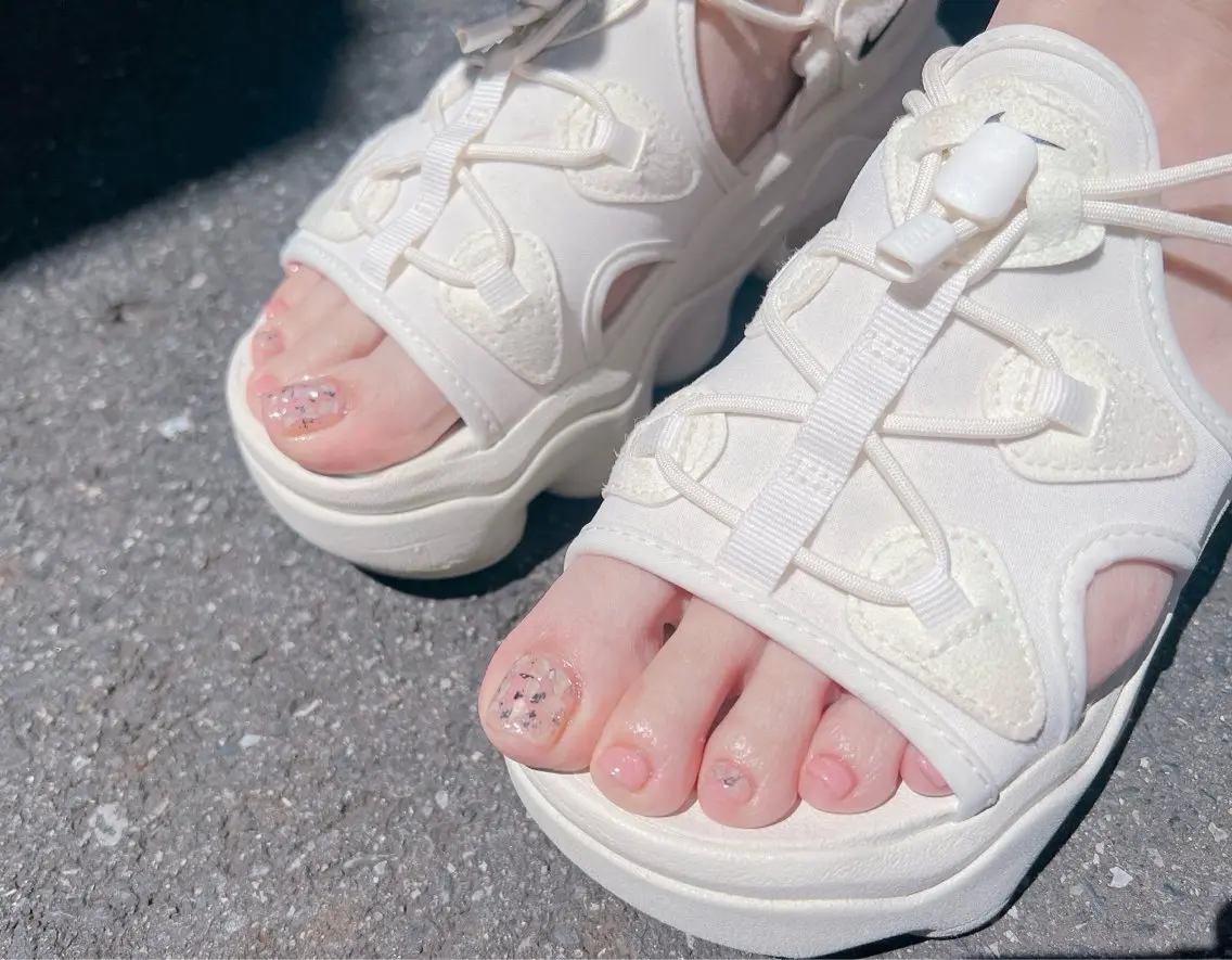 ネイル フットネイル Emi lyのネイルデザイン