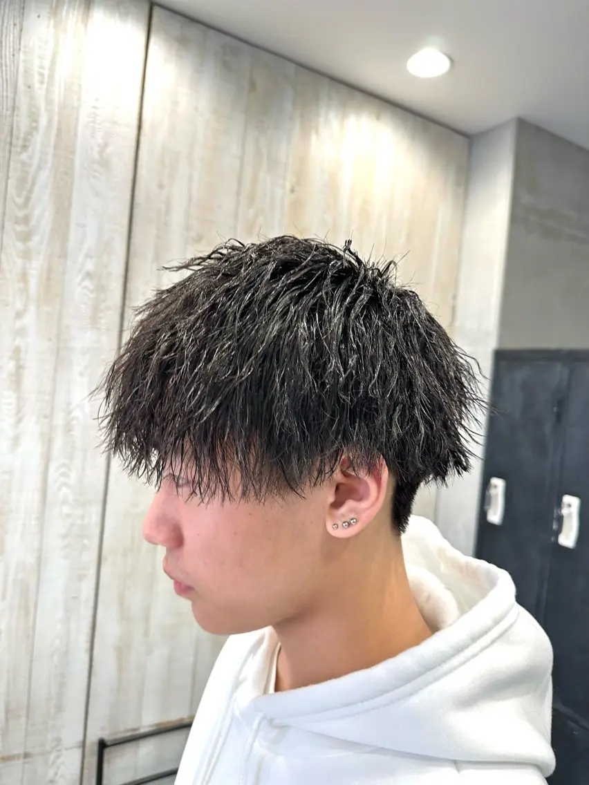 パーマ メンズ アップバング メンズハイライト メンズメッシュ メンズパーマ メンズショート 梅田中崎町メンズ 美容師ユースケのヘアスタイル