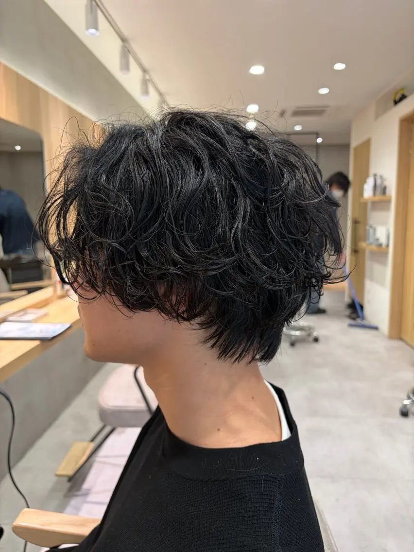 ミディアム カット パーマ 元カノが二度見する 髪型製造所のヘアスタイル