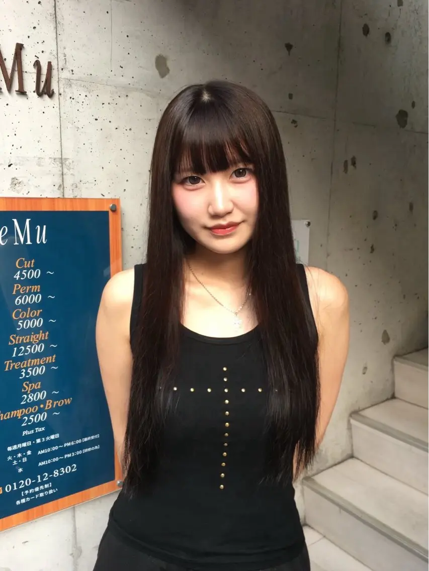 ロング カラー eMu_ rimiのヘアスタイル