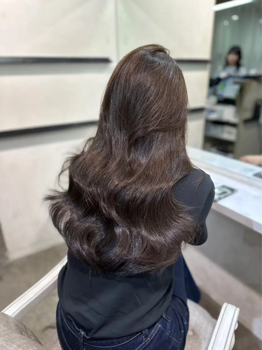 ロング カラー ベージュカラー ブリーチ ダブルカラー 顔周りカット 髪質改善 カット レイヤーカット/ 透カラー/ソラのヘアスタイル