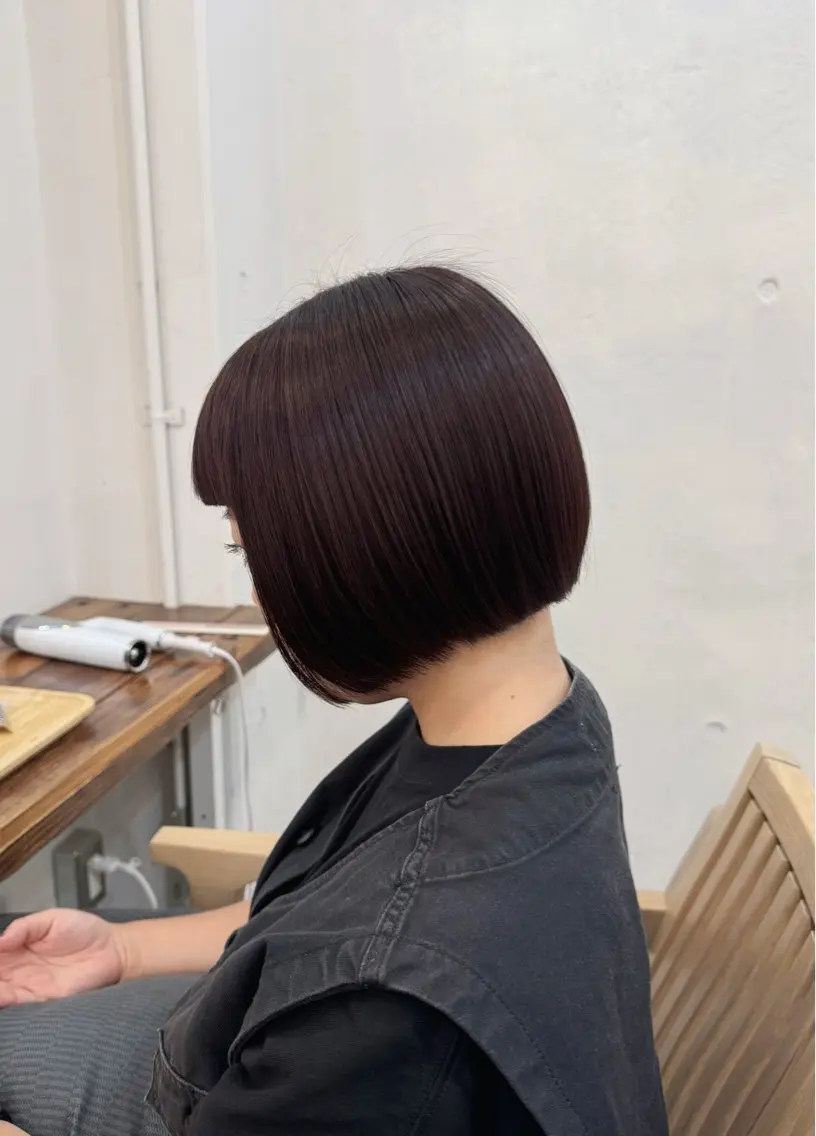 ショート ヘアカラー 顔まわりレイヤー 透明感カラー🩵🩵のヘアスタイル