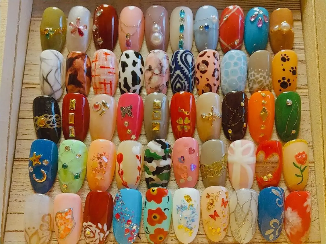 ネイル アートネイル ストーンネイル haru  nailのネイルデザイン