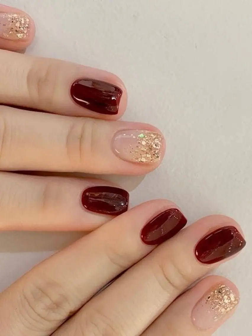 ネイル 赤色 朝倉 澪のネイルデザイン