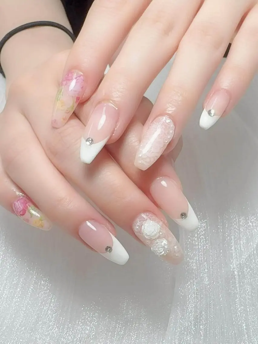 ネイル フレンチネイル グラデーション 韓国ネイル マグネットネイル ミラーネイル ハンドネイル ハンドケア Hara Nail 【持ち込みOK】のネイルデザイン