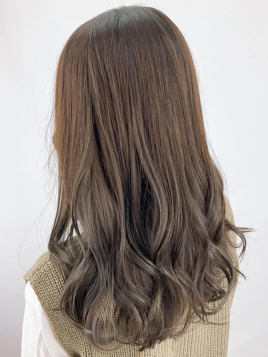 ポイントブリーチカラー+カット+4step Trの写真