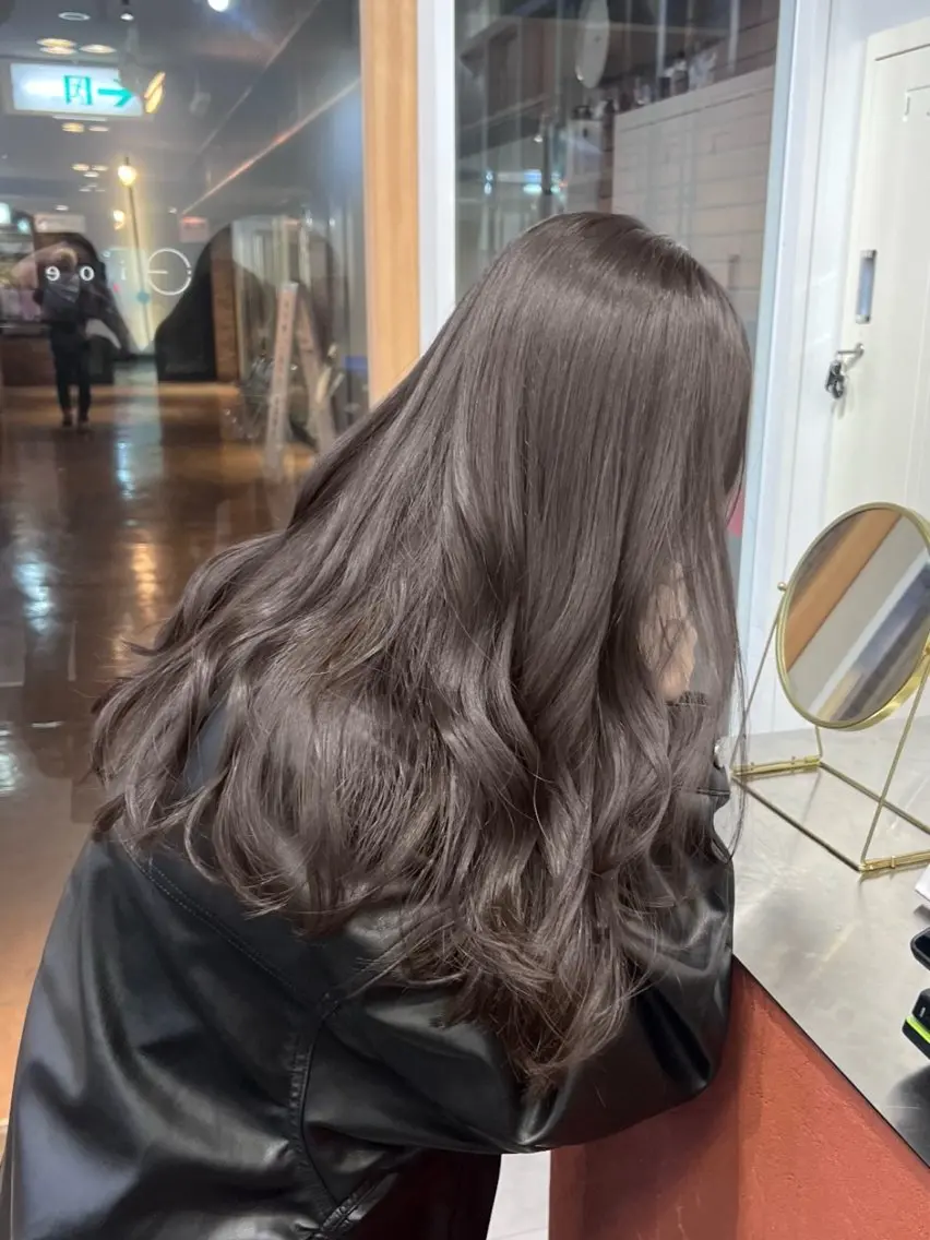 ロング カラー パーマ アッシュ アッシュグレー アッシュグレージュ ベージュカラー 黒髪 カット ヘアカラー トリートメント akira｜ 透明感ベージュ｜梅田のヘアスタイル