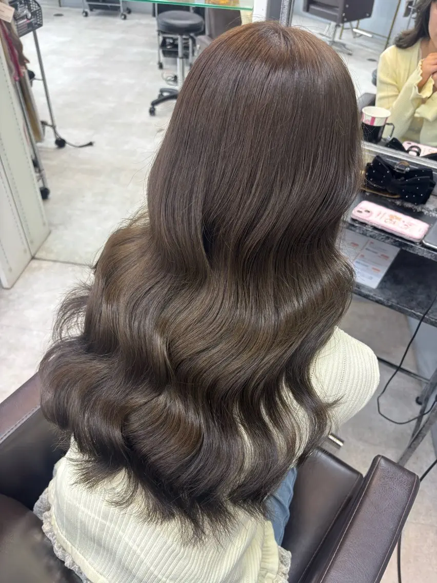 ロング カラー ベージュカラー 透明感カラー オリーブベージュ 桐生 かれんのヘアスタイル