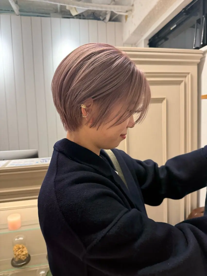ショート カラー ミルクティー× グレージュMOMOのヘアスタイル