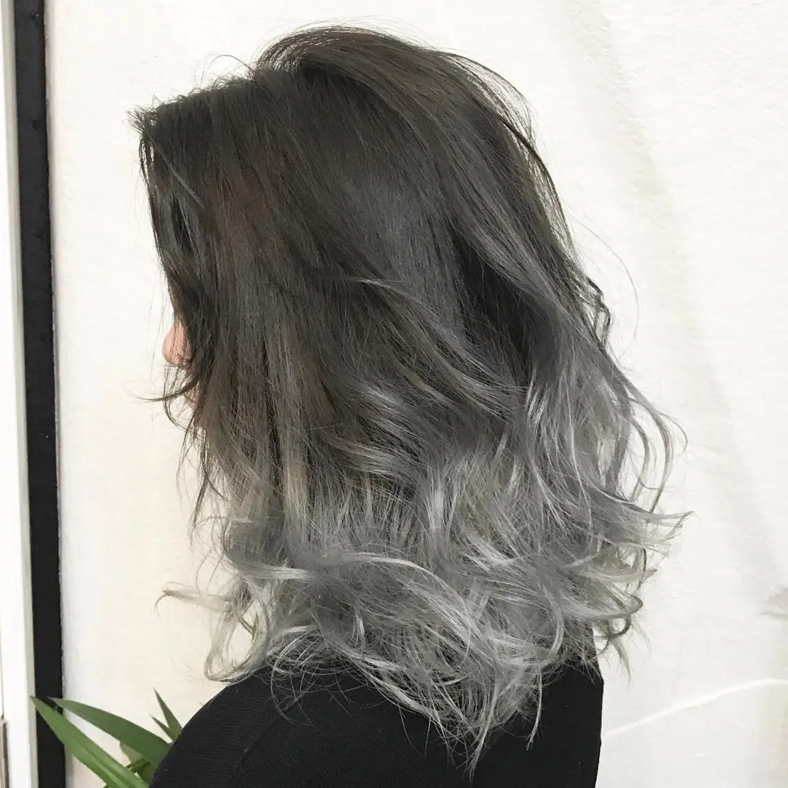 カラー ブリーチ グラデーションカラー シルバー ホワイトシルバー K-POP好き美容師 🇰🇷Kai.Yのヘアスタイル