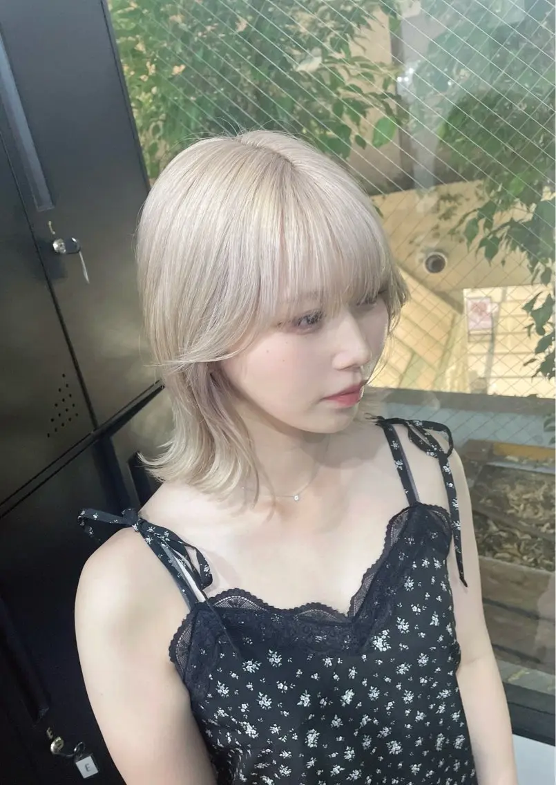 ミディアム カラー ベージュカラー ホワイトベージュ ヘアカラー 🩵ハイトーン/ レイヤーYUZU🩵のヘアスタイル