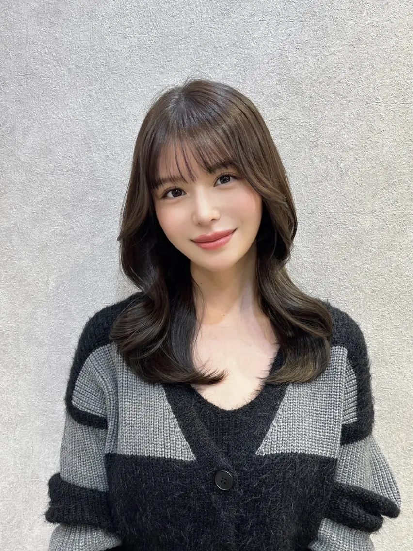 セミロング カラー ヘアアレンジ グレージュ くびれヘア レイヤーカット カット ヘアカラー トリートメント 🩷韓国ヘア/ヨシン モリ🩷Maikaのヘアスタイル
