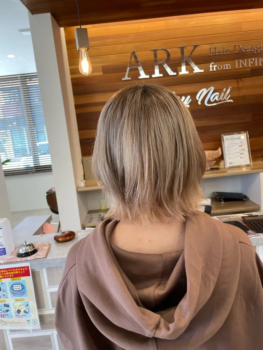 ミディアム やまこし 美裕樹のヘアスタイル