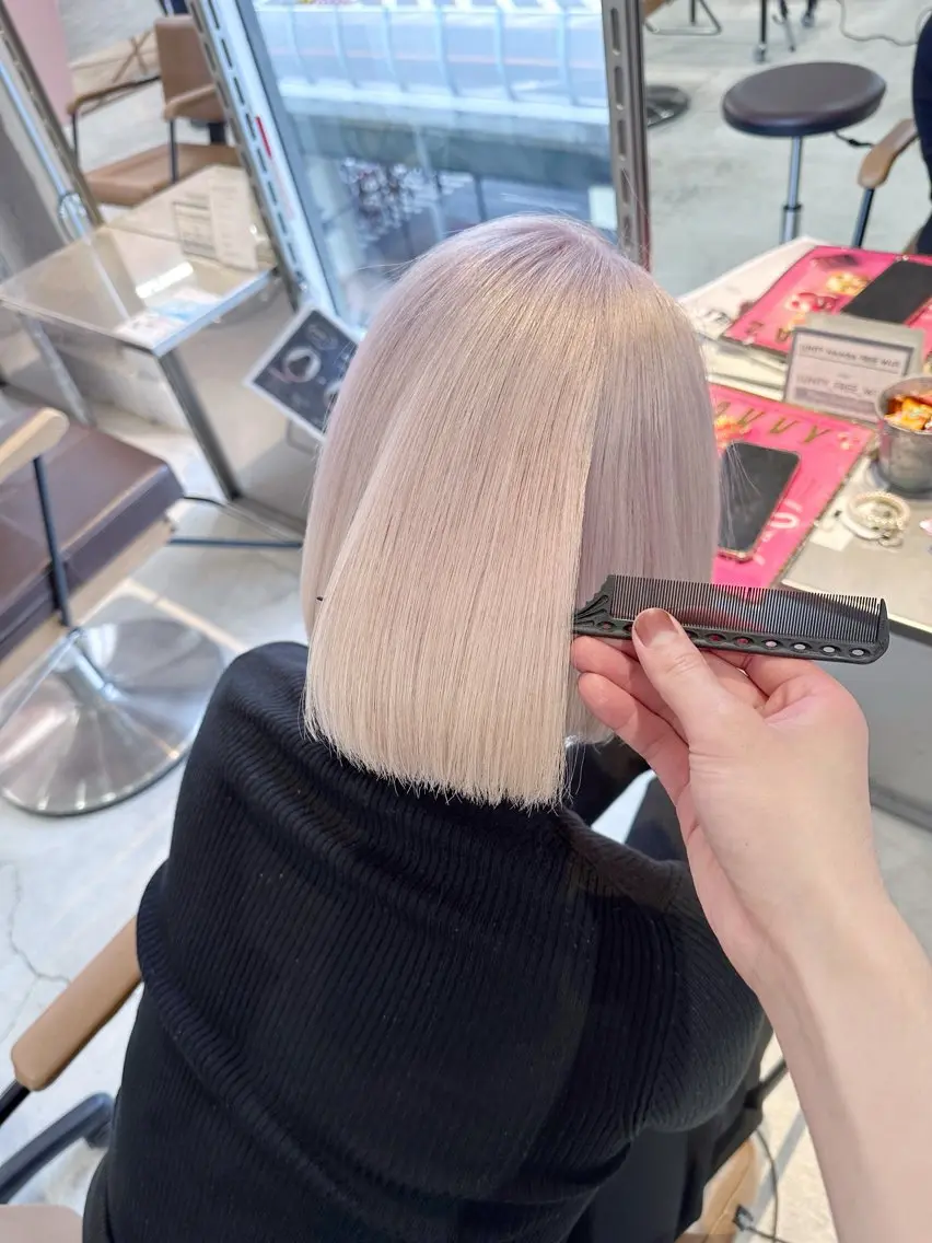 ミディアム ボブ くびれヘア エクステ 韓国風ヘア レイヤーカット レイヤーブリーチ特化 ホワイト専門/岸のヘアスタイル