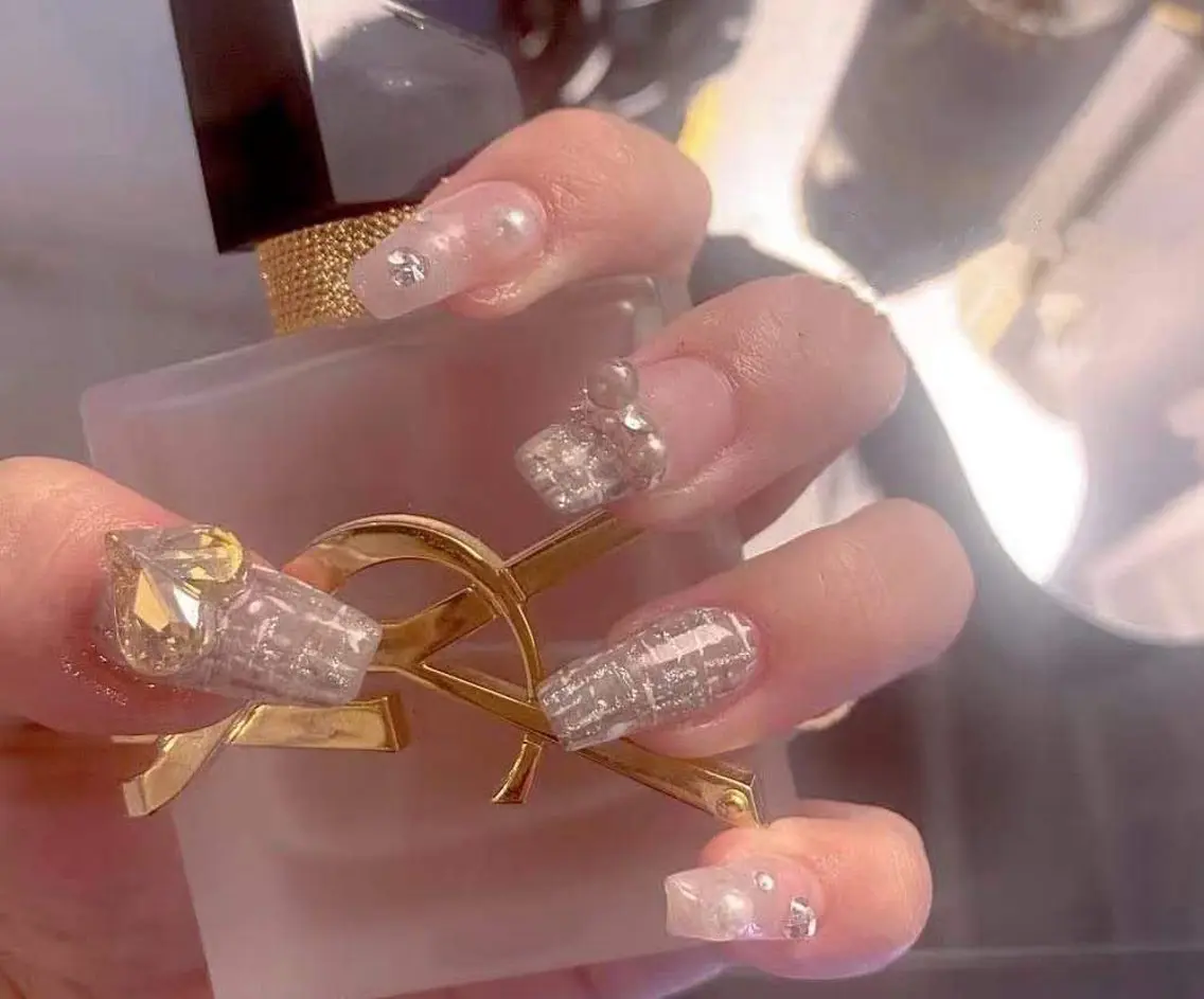 ネイル オーロラネイル フラワーネイル フットネイル フレンチネイル ジェルネイル ハンドネイル BabyYouMi nailのネイルデザイン