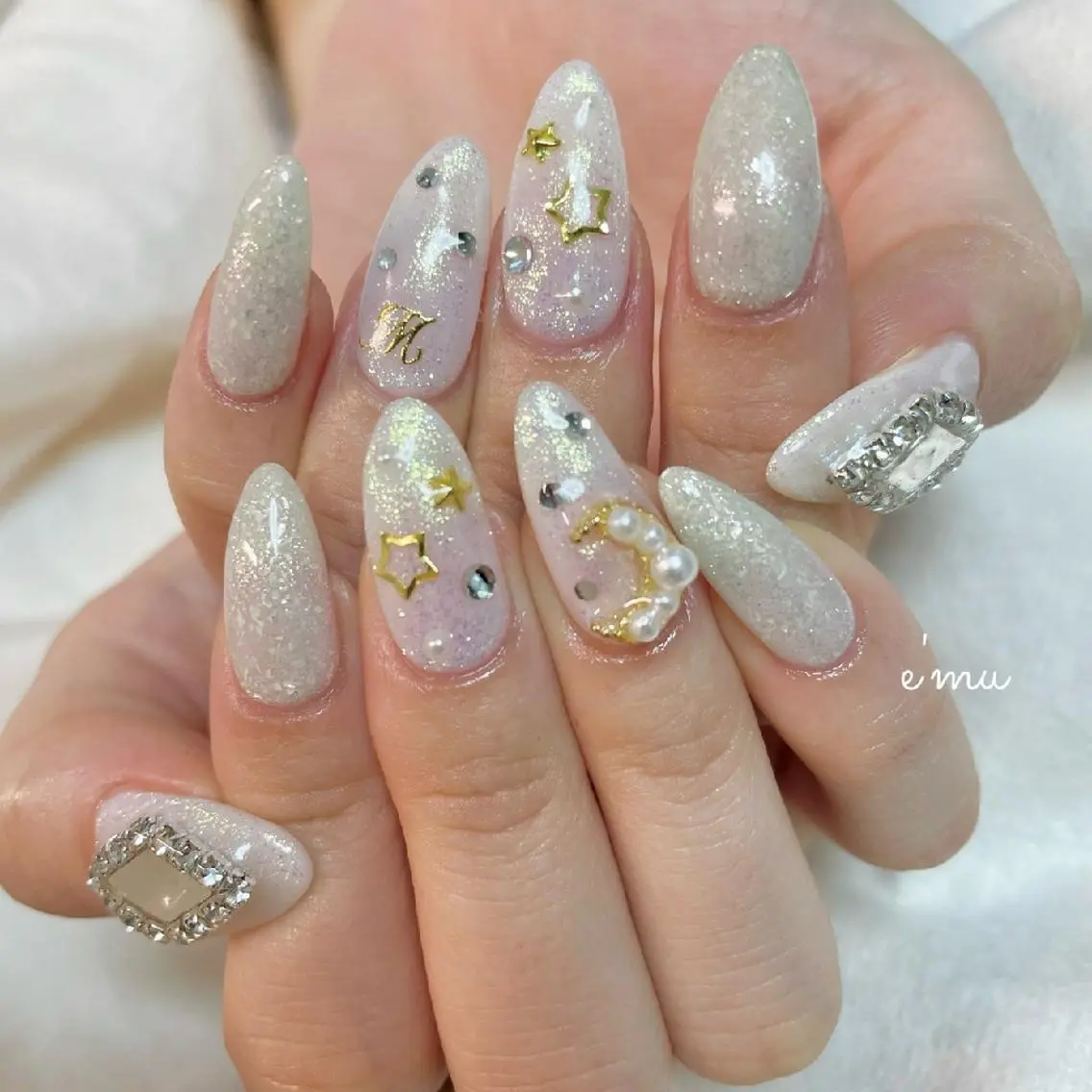 ネイル キラキラネイル 韓国ネイル ホワイト nail salon e'mu💐のネイルデザイン
