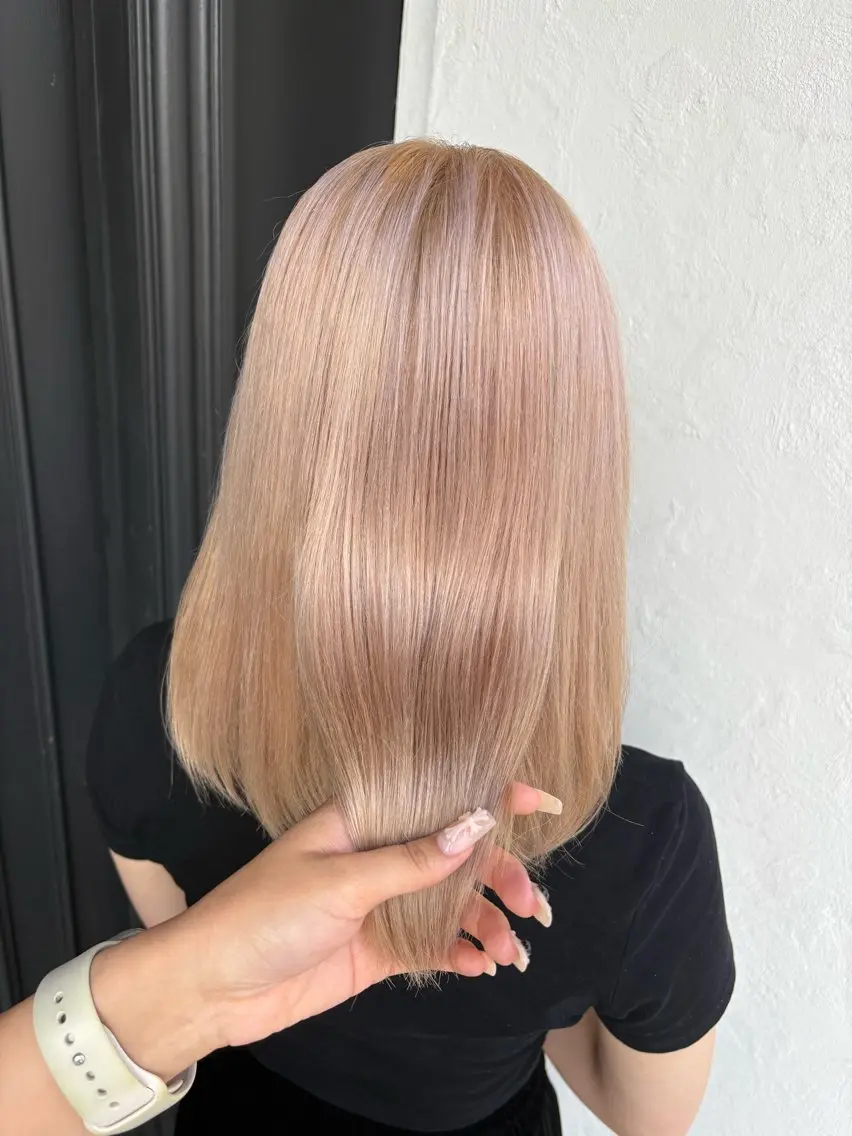 セミロング カラー ヘアカラー トリートメント しおり🍬 KOKORO🤍のヘアスタイル