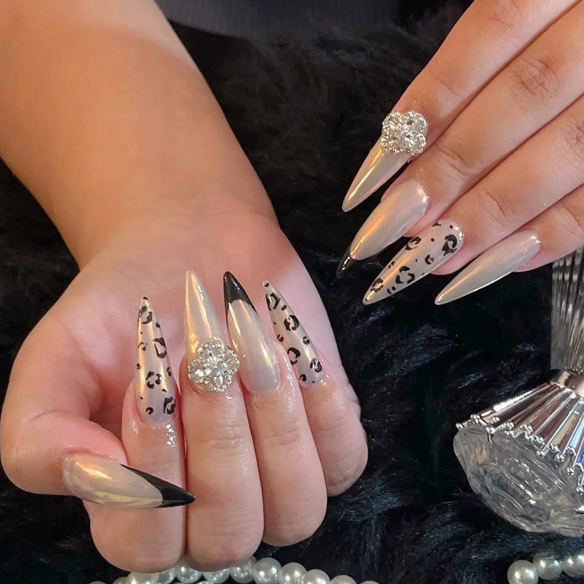 ネイル オーロラネイル 長さ出し フラッシュネイル フレンチネイル ジェルネイル ハンドネイル Amee Nail Salonのネイルデザイン