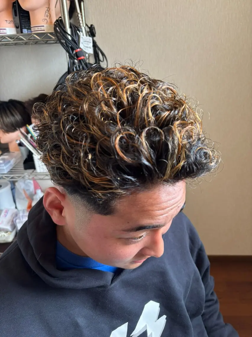 メンズ フェードカット メンズメッシュ メンズパーマ カット パーマ 垣村 艶樹のヘアスタイル