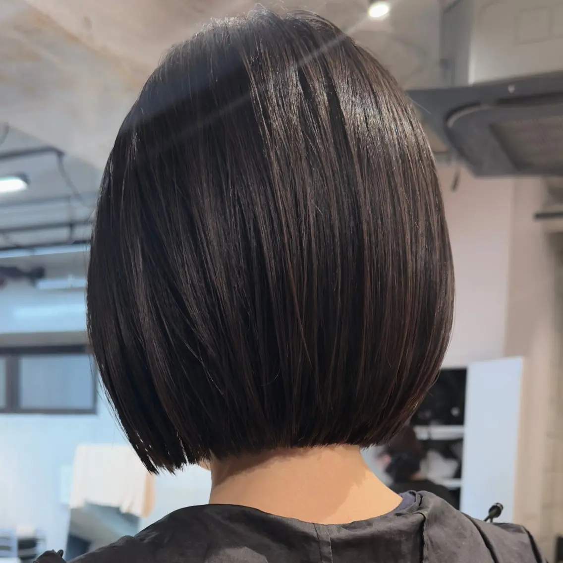 ショート ウルフ/レイヤー/ ブリーチカラーのヘアスタイル