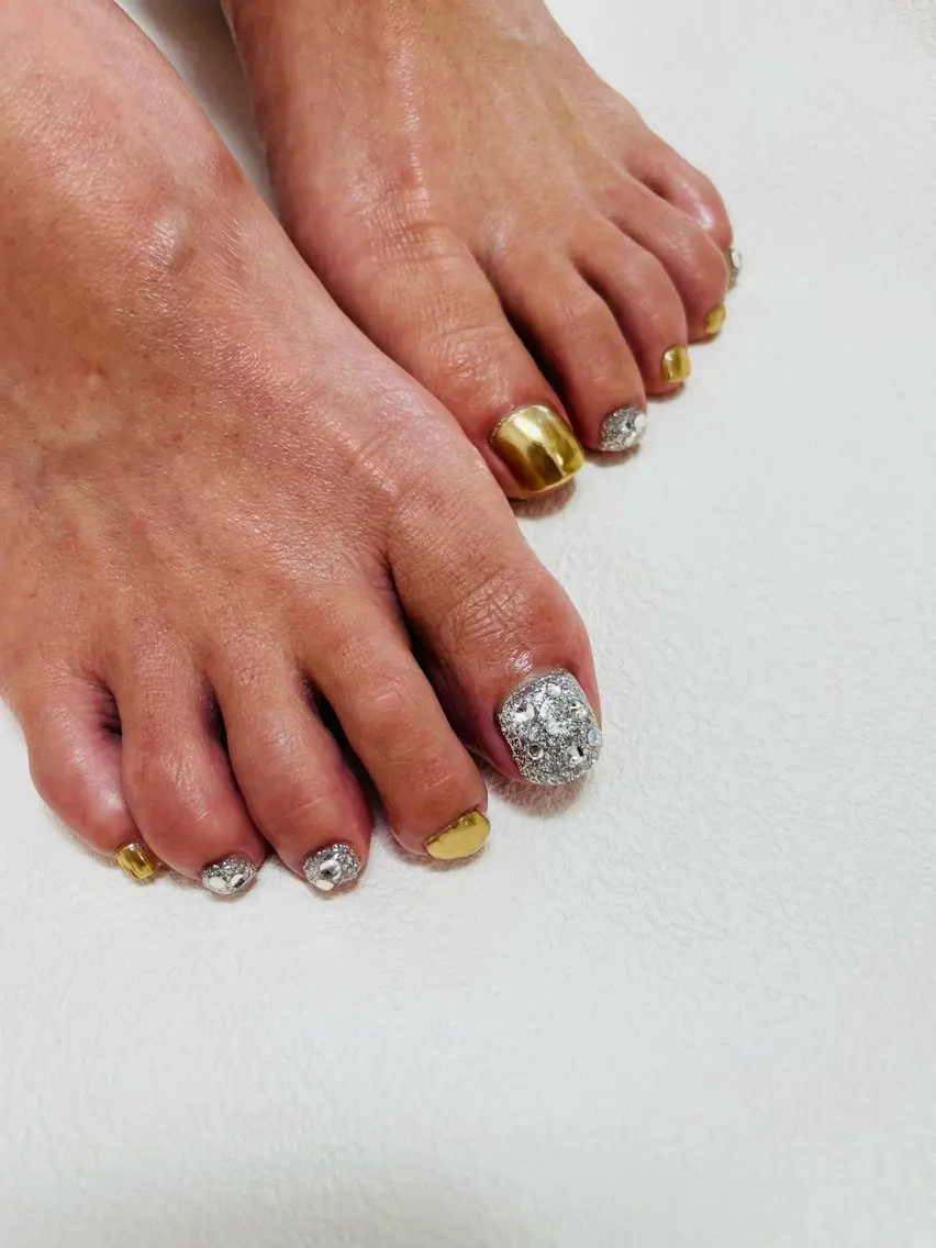 ネイル フットネイル キラキラネイル nail room.のネイルデザイン