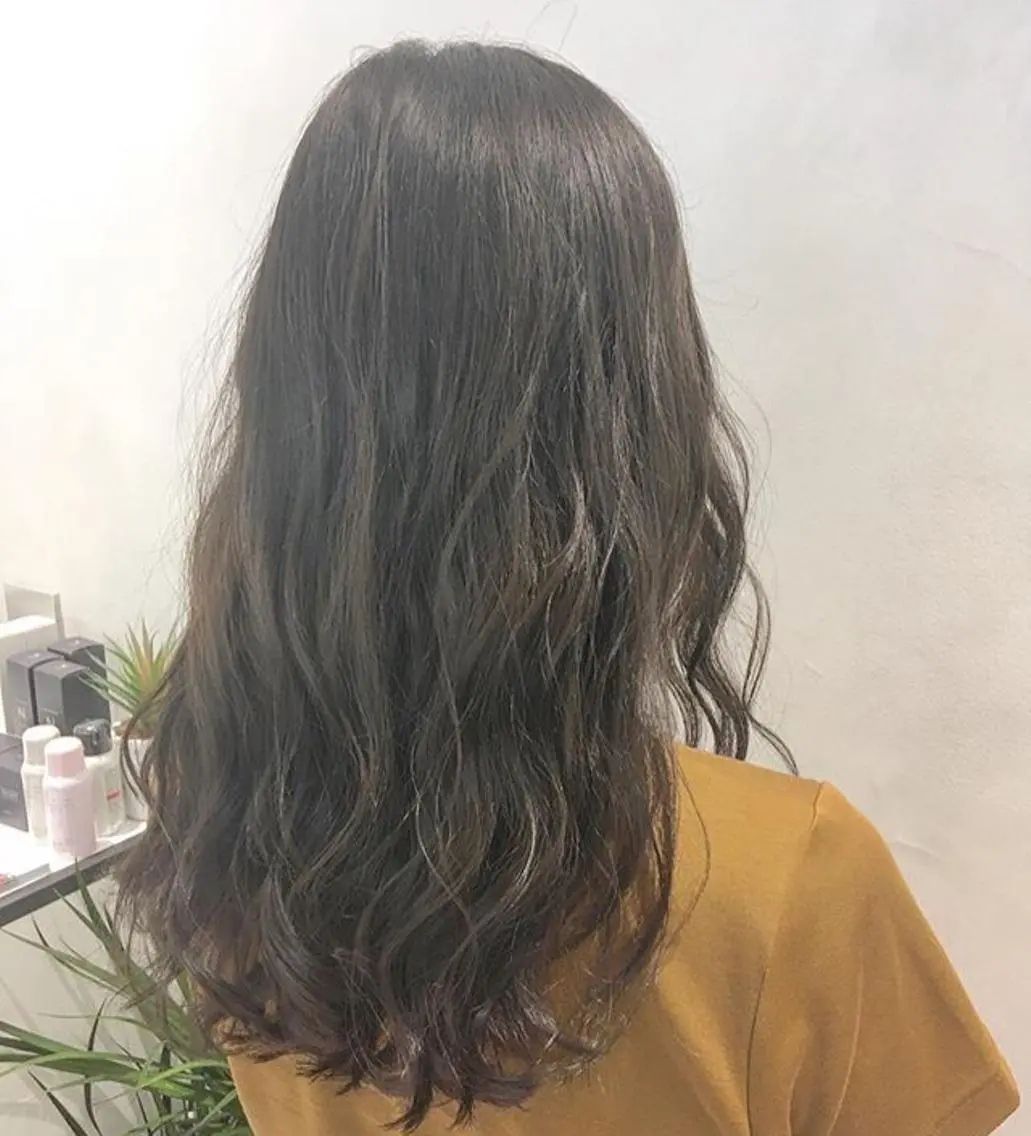 ロング カラー ヘアアレンジ ブリーチ 透明感カラー グレージュ ブリーチなしカラー 外国人風カラー エグチ アキラのヘアスタイル