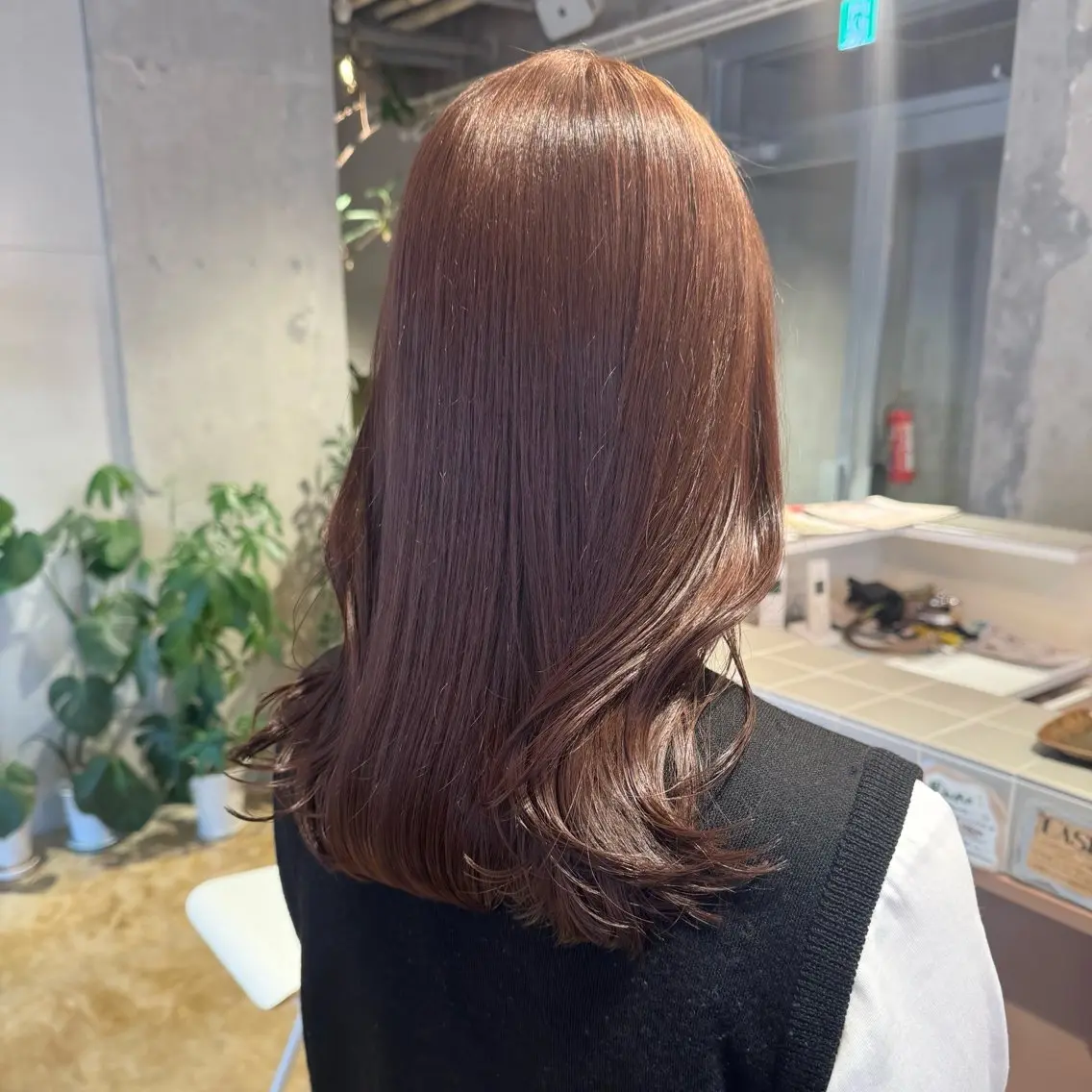 セミロング カラー ブラウンカラー マロンブラウン カット ヘアカラー 秋吉 結愛のヘアスタイル