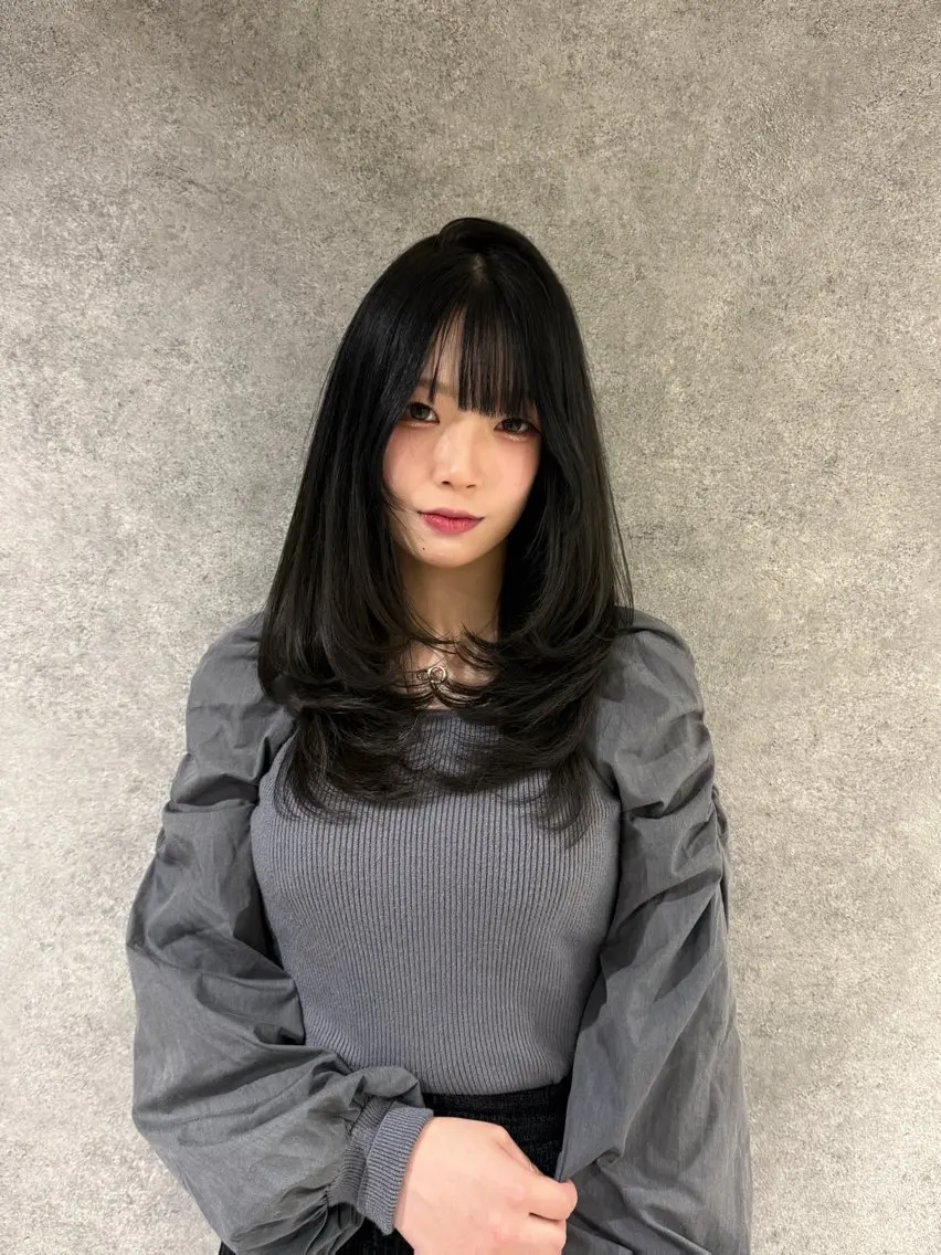 ロング カラー 黒髪 くびれヘア ヘアカラー トリートメント 紅都🫧赤みなし 透明感水光カラーのヘアスタイル