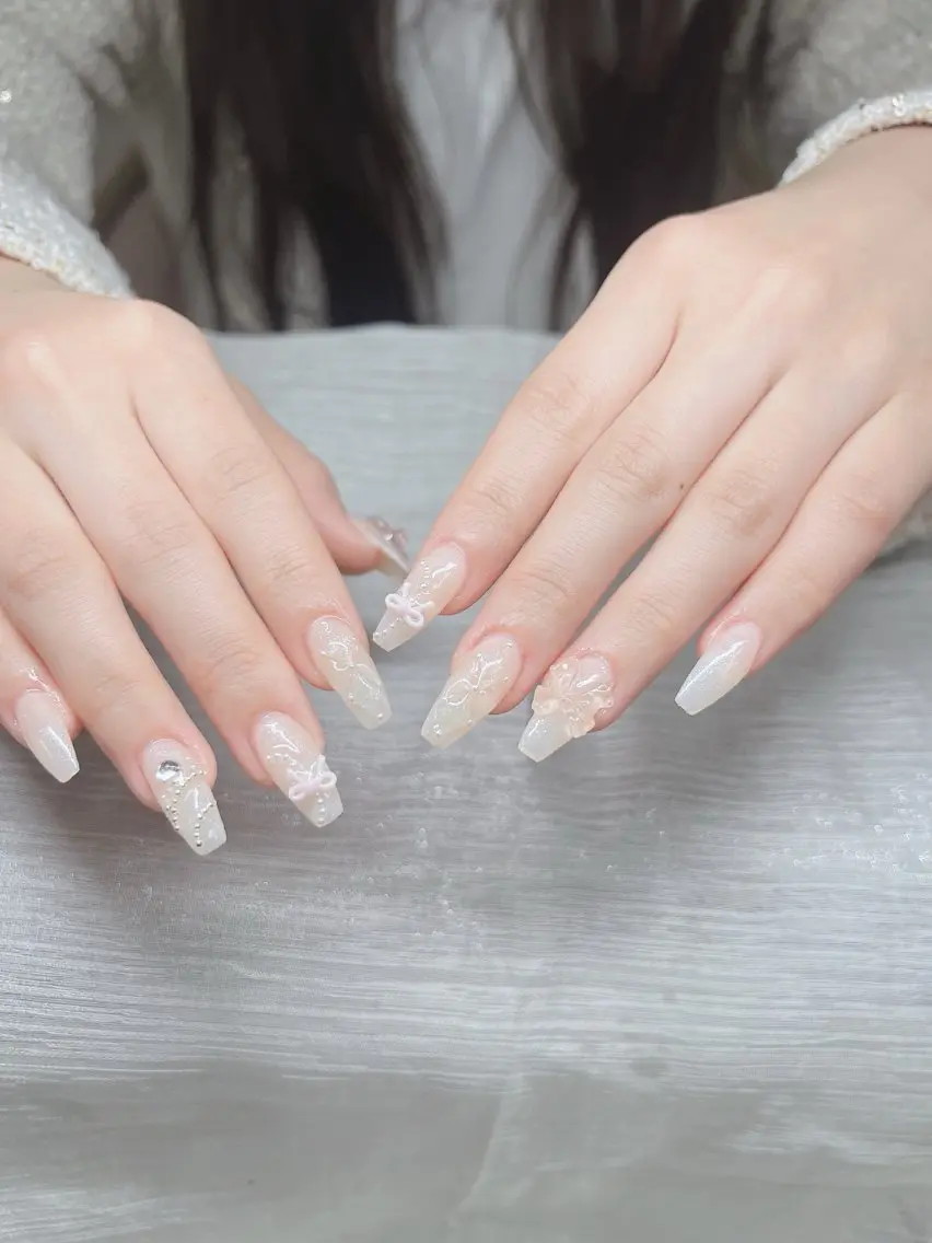ネイル 長さ出し グラデーション 卒業式 キラキラネイル マグネットネイル Lee Nails チップ長さだし専門店のネイルデザイン