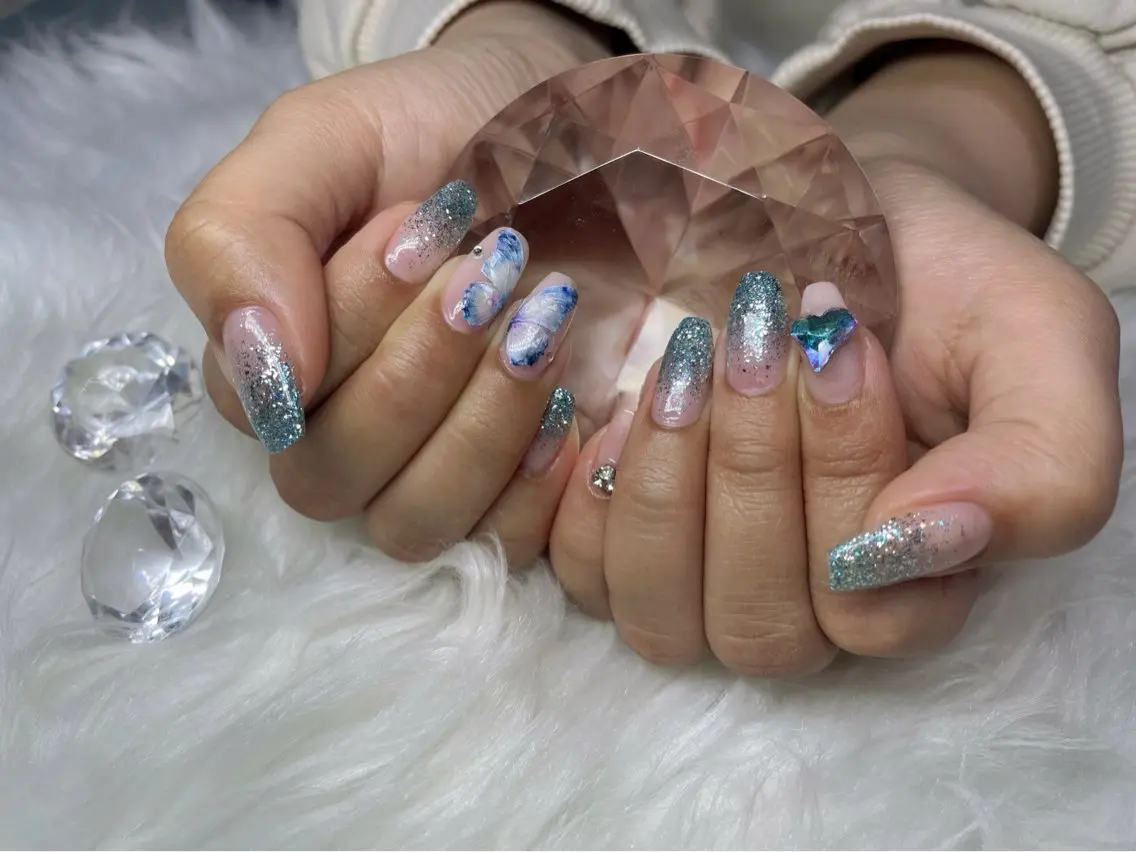 【ミニモ限定】ラメグラデーション(クリアベース)パーツ•シール両手合計4つまで無料💅✨✨の写真
